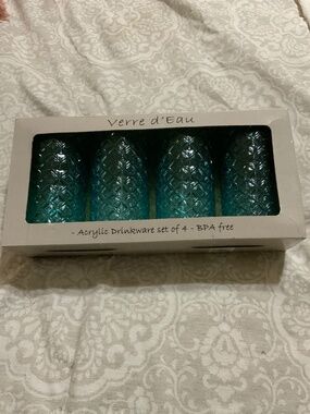 Acrylic drink ware set